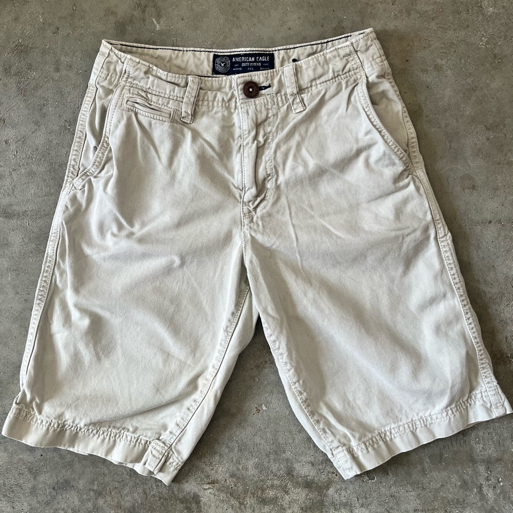 American Eagle Mens Flat Front Shorts Khaki 26 Longer Length Classic Cotton